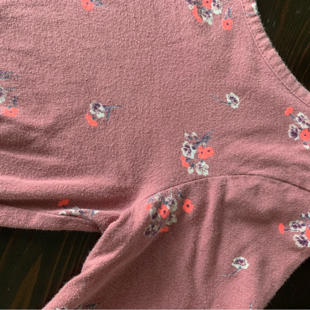 Old Navy girls floral dress. Size 6-7 in very good condition.